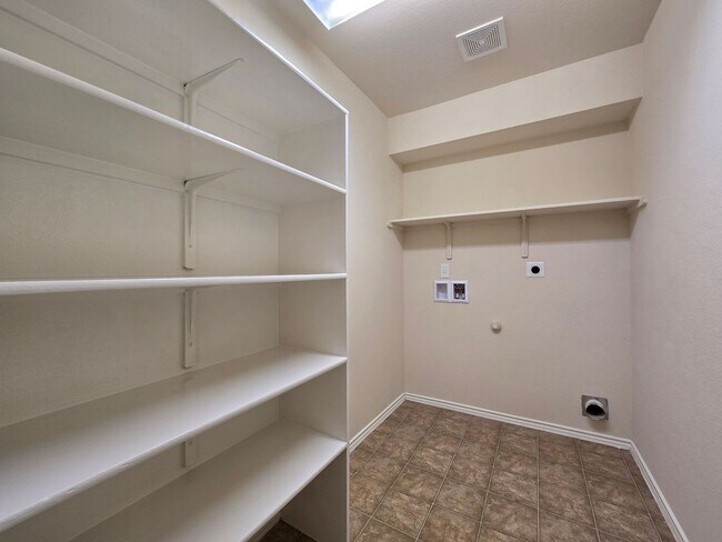 Building Photo - 4604 Black Forest Ln
