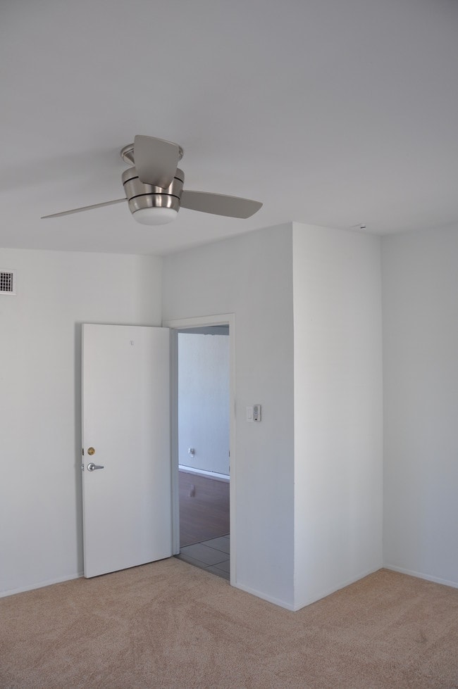 Building Photo - 1008 Clayton Nolen Dr