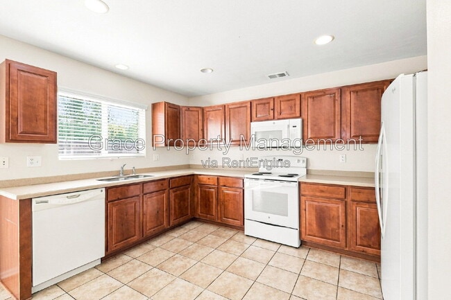 Building Photo - 5177 Pelican St