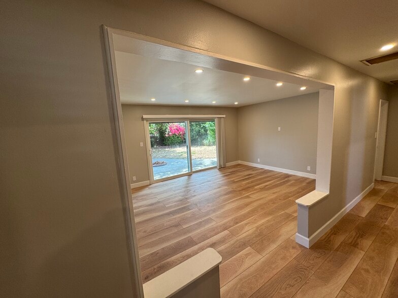 Building Photo - 8606 Casaba Ave