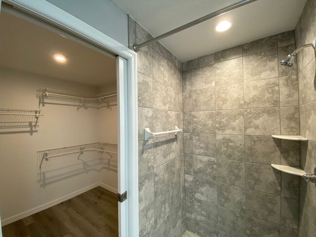 Building Photo - Desirable SW Ocala Neighborhood 3/2/2 **WON'T LAST**