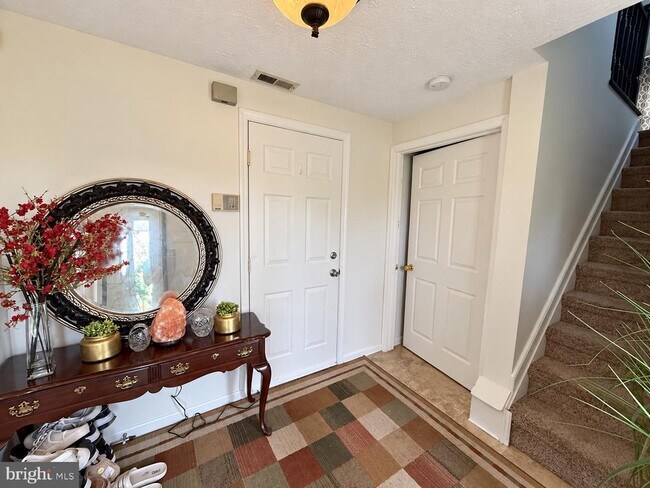Building Photo - 43 Stoneshire Dr