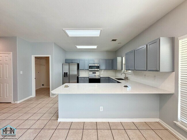 Building Photo - 518 Willow Grove Dr