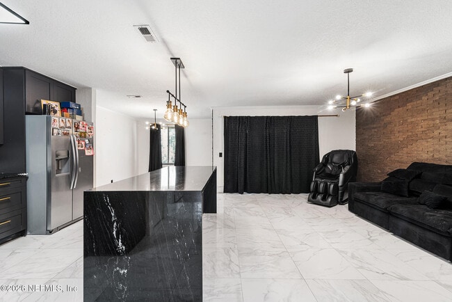 Building Photo - 8880 Old Kings Rd S