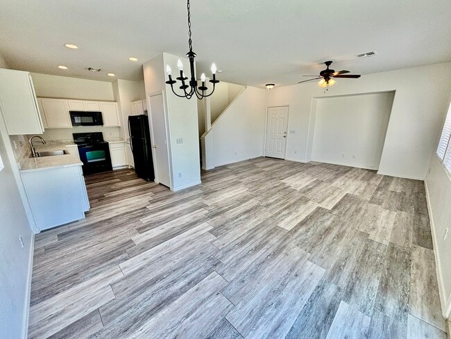 Building Photo - 3018 W Sands Dr