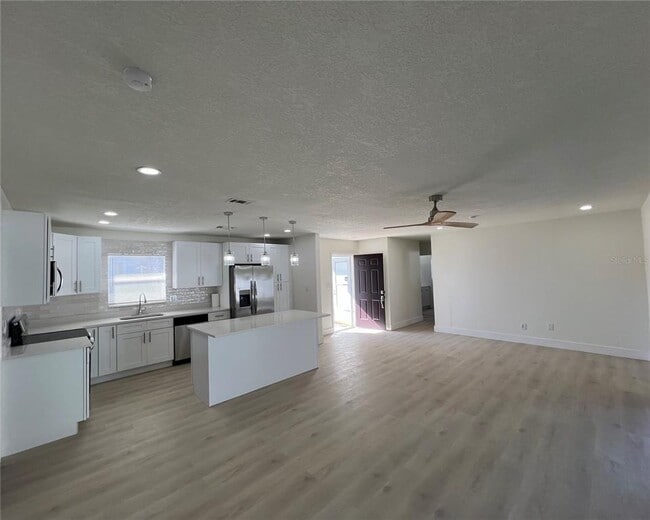 Building Photo - 2502 Tropical Shores Dr SE