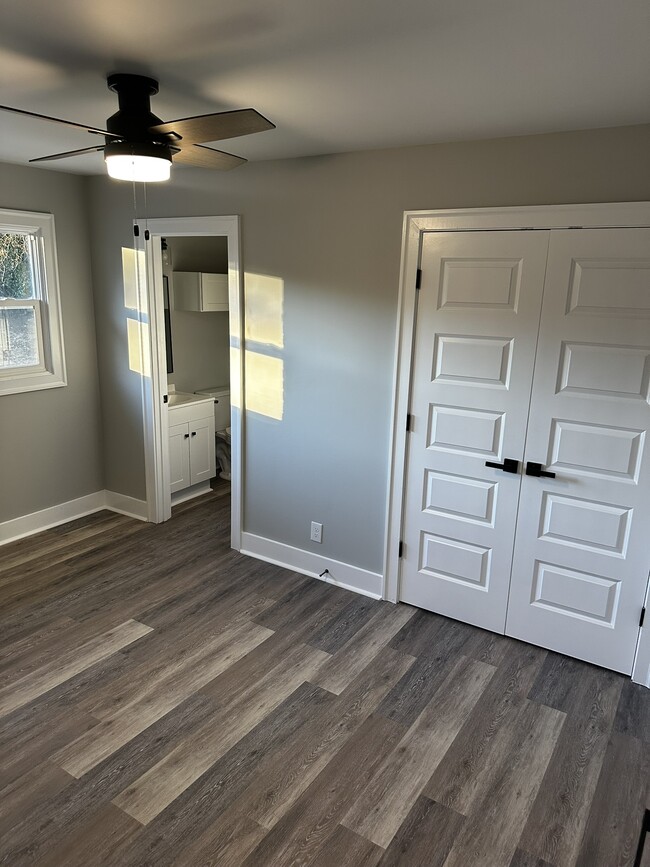 Building Photo - 2506 Halls Hill Pike