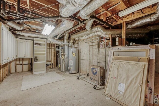 Building Photo - 1111 Lake Washington Dr NW