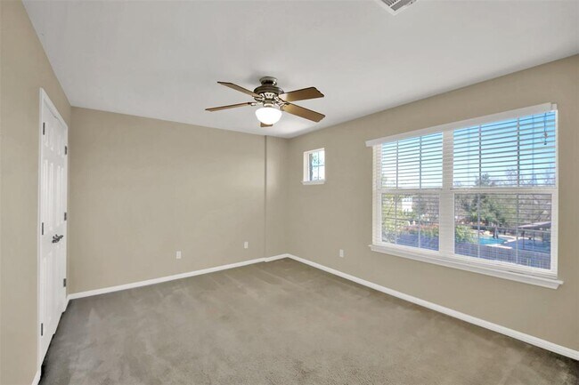 Building Photo - 3206 Luminoso Ln E