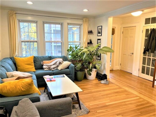 Building Photo - Boston Rental! A GREAT LOCATION to live in...