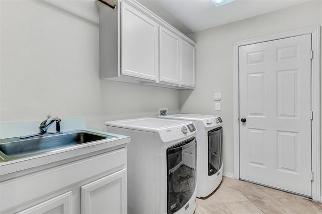 Building Photo - 4421 Oak Knoll Dr