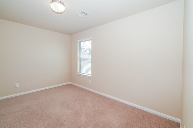 Building Photo - 2518 Cold River Dr