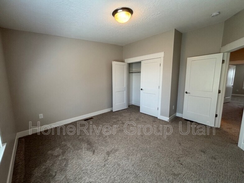 Building Photo - 276 E Sandy Sage Way