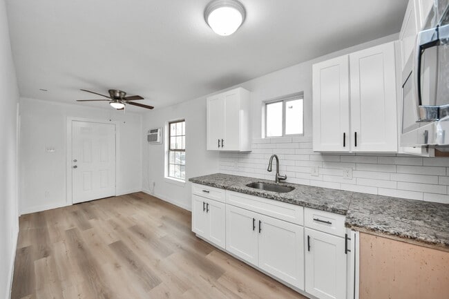 Building Photo - 209 Owens St