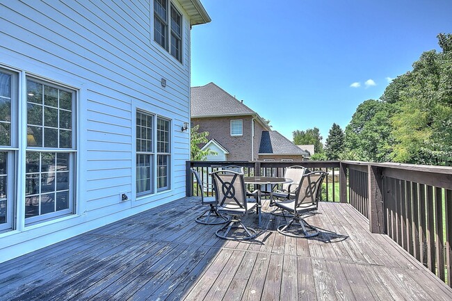 Building Photo - 9 Wayland Ct