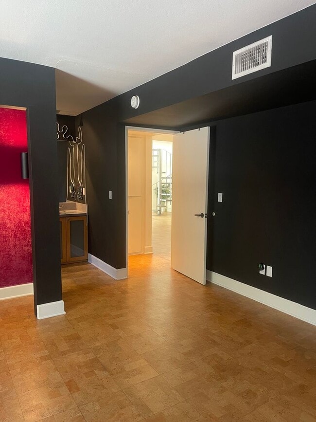 Building Photo - Hollywood Luxury 2 Bed Condo!