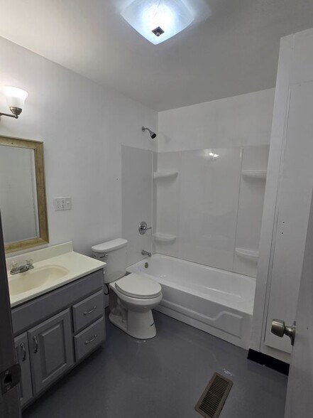 Building Photo - 8920 W 30 Rd