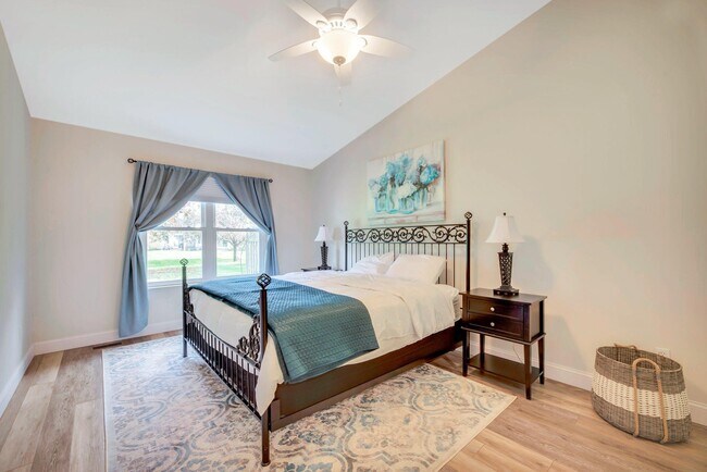Building Photo - 2555 Youngs Ave