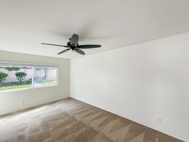 Building Photo - Nice 2B/2BA w/ Private Patio, A/C, Washer/...