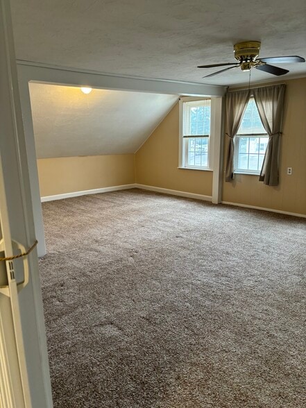 Building Photo - 72 Hoover St