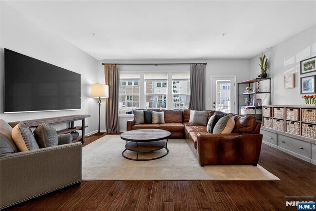 Building Photo - 117 Truman Dr