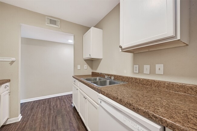 Building Photo - 3927 Prudence Dr