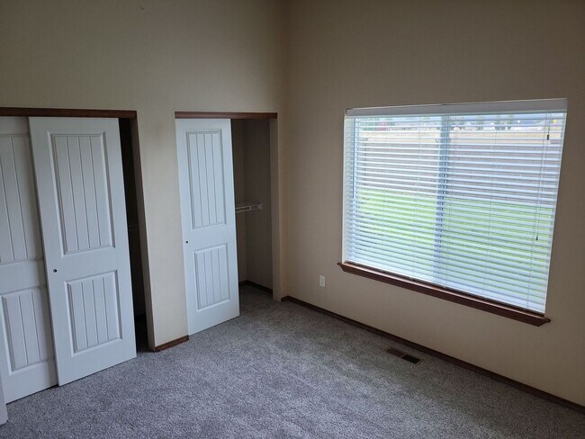 Building Photo - Beautiful home for rent in The Radiant Lake Estates!