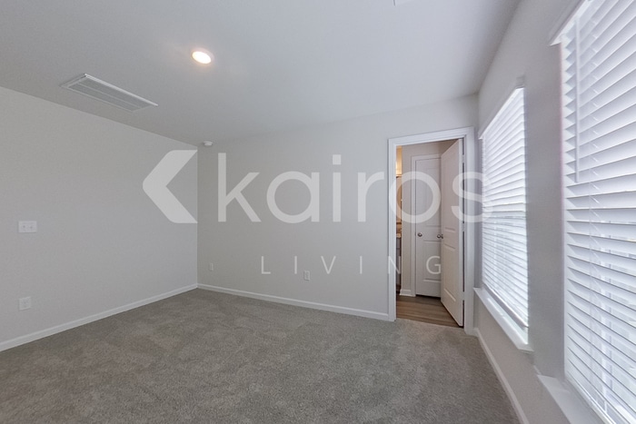 Building Photo - 2129 Banyon Cir