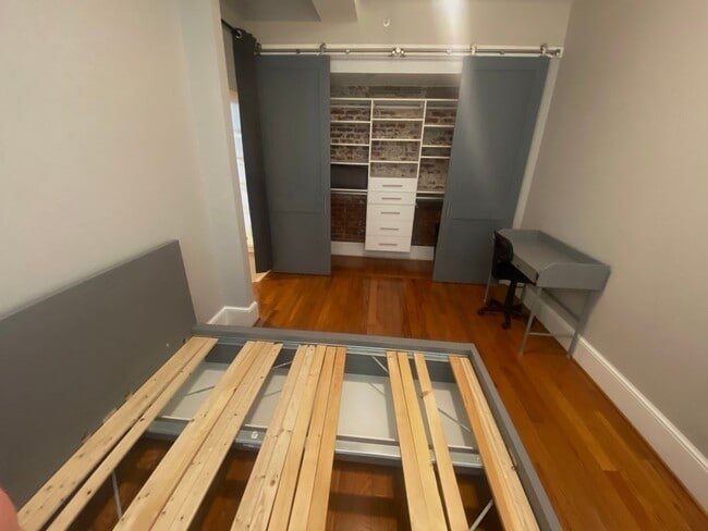 Building Photo - Open And Updated One Bedroom Apartment At ...