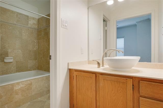 Building Photo - 6303 Richmond Ave