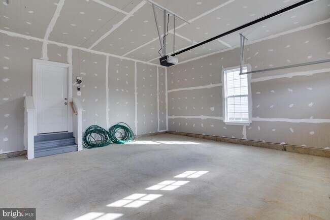 Building Photo - 6308 Savannah Dr