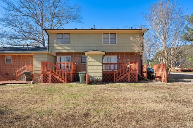 Building Photo - Charming 2-Bedroom End Unit townhome Avail...