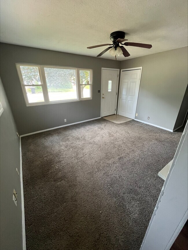 Building Photo - 156 N Avon Ave