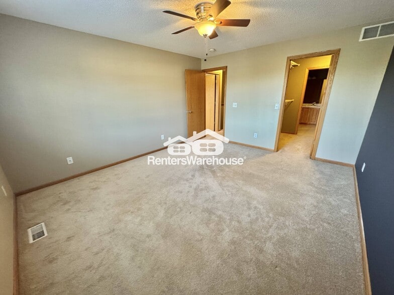 Building Photo - 17119 Eastwood Ave