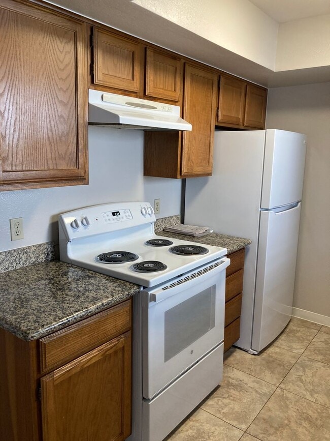Building Photo - 3 bedroom condo in Village of Oak Creek