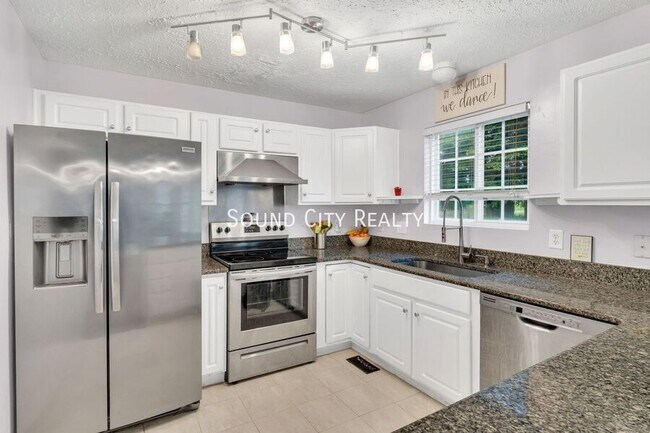 Building Photo - 1233 Twin Cir Dr