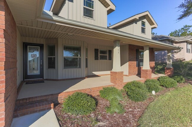 Building Photo - 3-Bed Craftsman-Style Home - Corner Lot