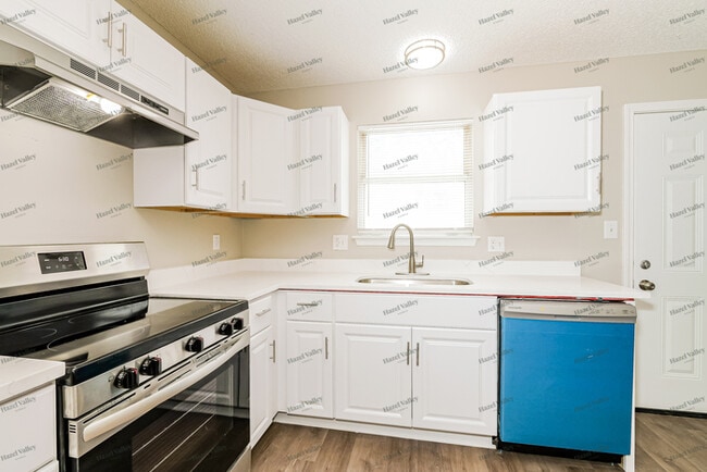 Building Photo - 1923 Jackson Ave