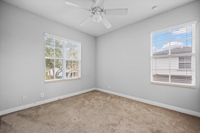 Building Photo - 647 Castle Dr