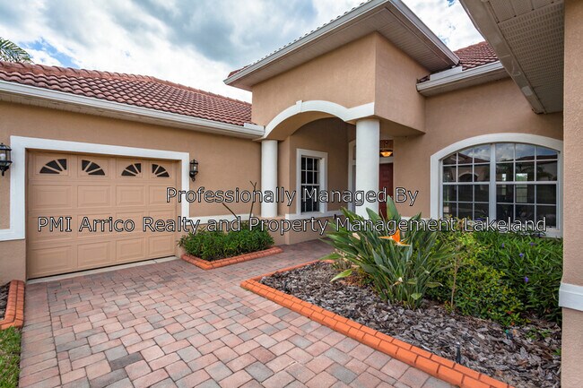 Building Photo - 3960 Sunset Lake Dr