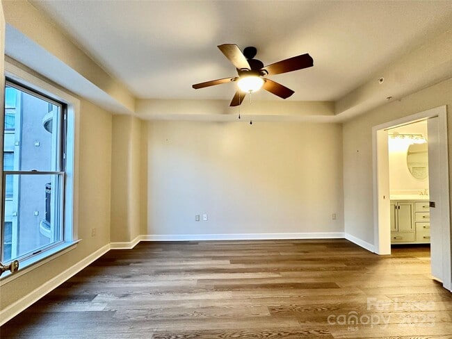 Building Photo - 718 W Trade St