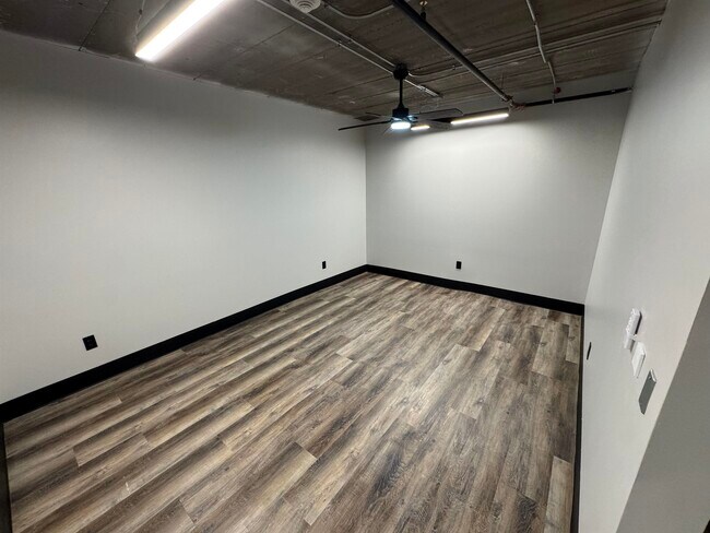 Building Photo - 217 S Badger Ave