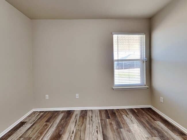 Building Photo - 2716 Demotte Dr