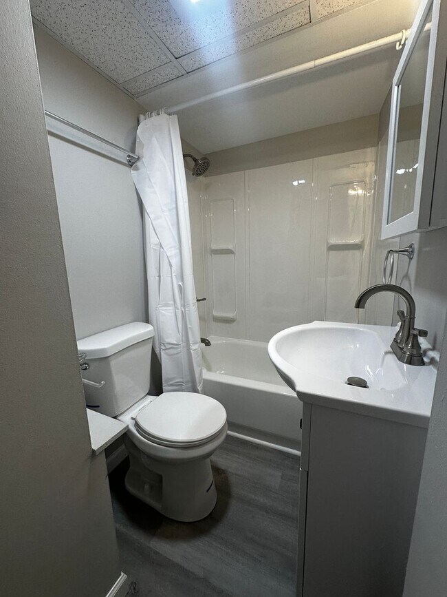 Building Photo - 117-119 Copperfield Ave