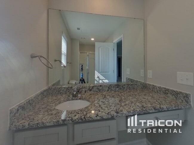 Building Photo - 165 Trailwood Ct