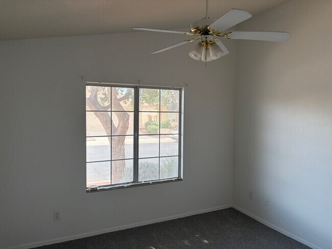 Building Photo - 55+ 2 Bed 2 bath home!