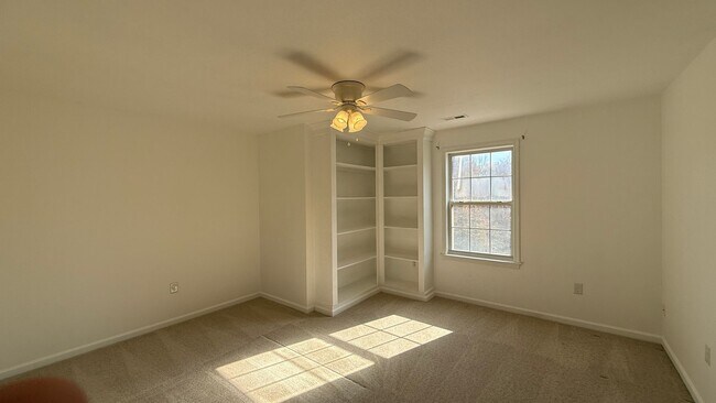 Building Photo - Spacious Colonial in Austin Ridge