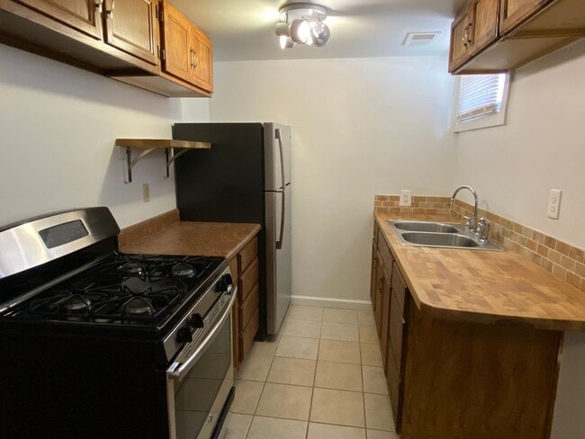 Building Photo - 1212 E 19th St