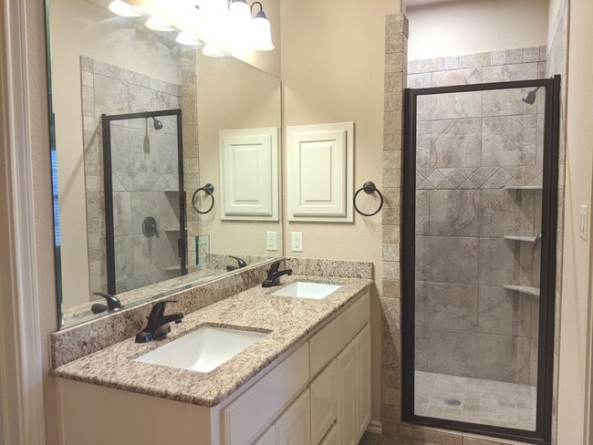 Building Photo - 3 Bed 3 Bath Townhome in Summit Crossing for Fall 2026 Move In!