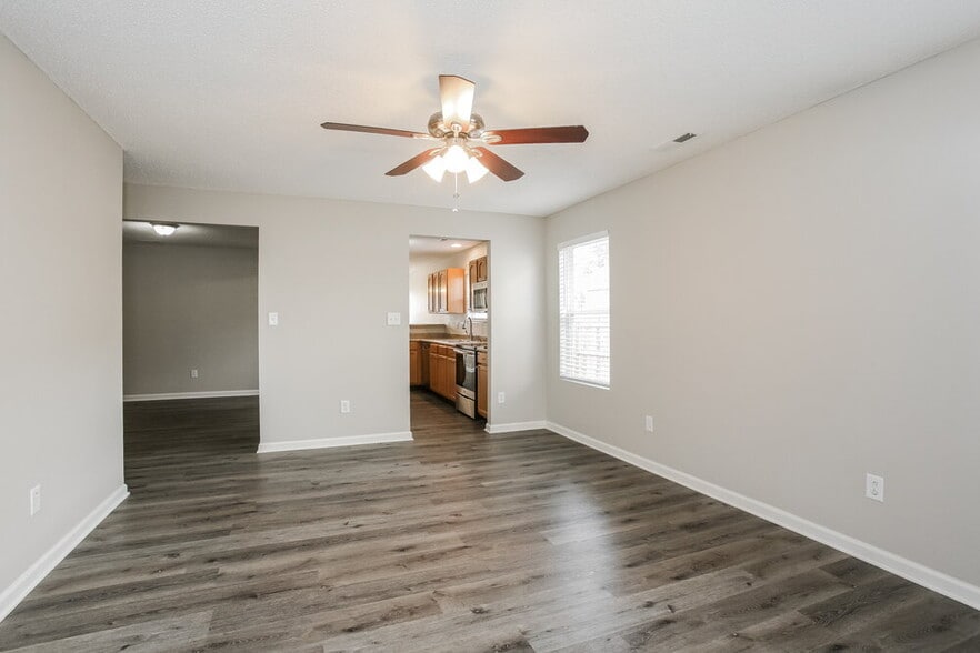 Building Photo - 5558 Wild Horse Dr